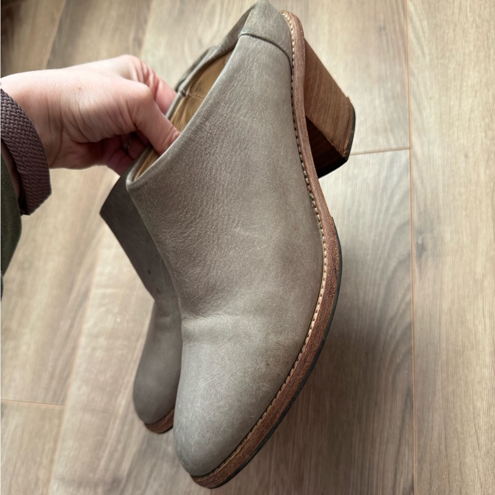 Puppy Barley Mule Heels - Picture 6 of 10
